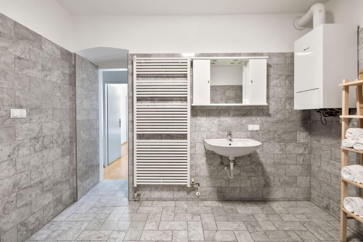 3 Bedrooms I 110 Square Meter I Walk To Sights * Wien