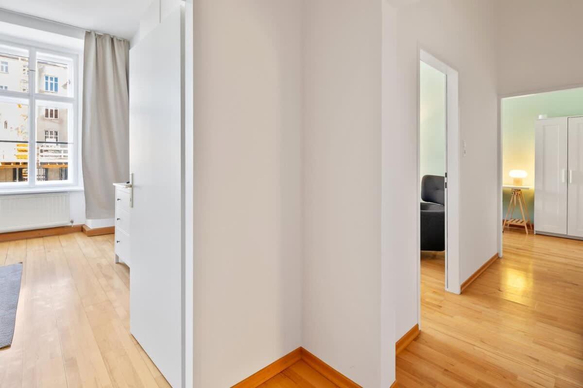 3 Bedrooms I 110 Square Meter I Walk To Sights Apartment