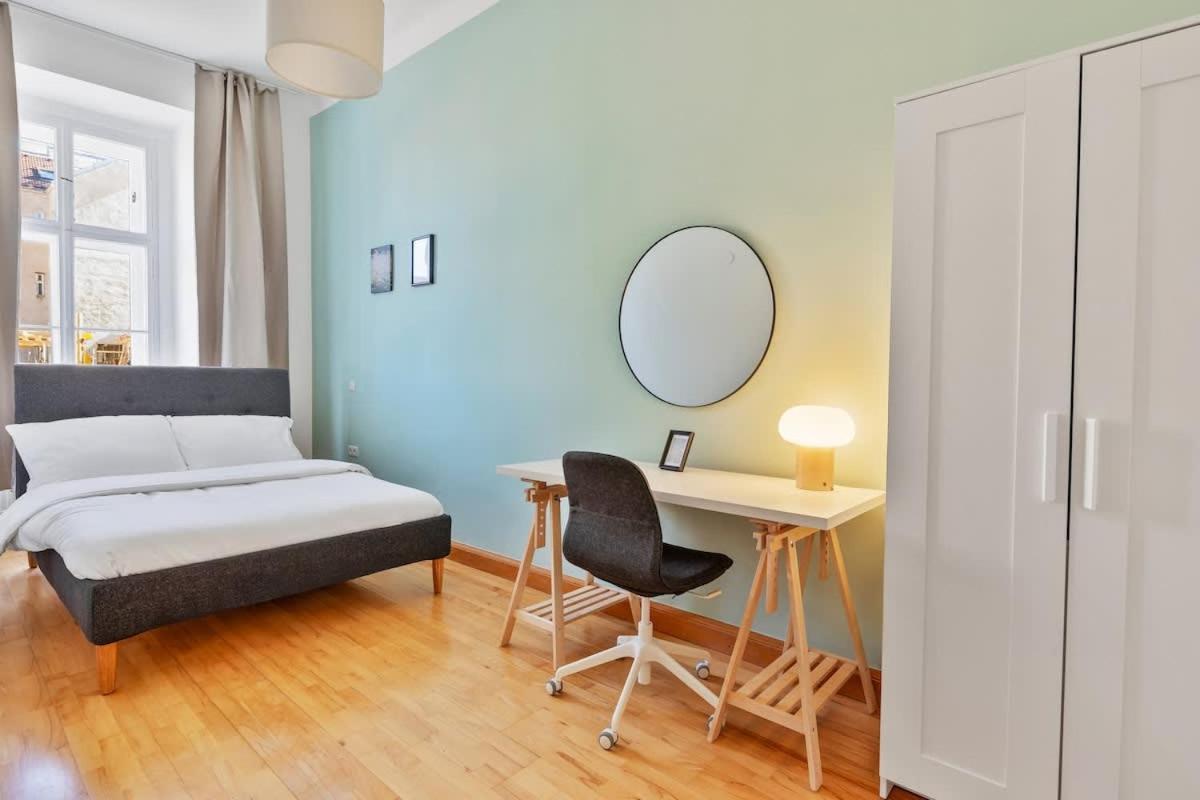 Apartment 3 Bedrooms I 110 Square Meter I Walk To Sights