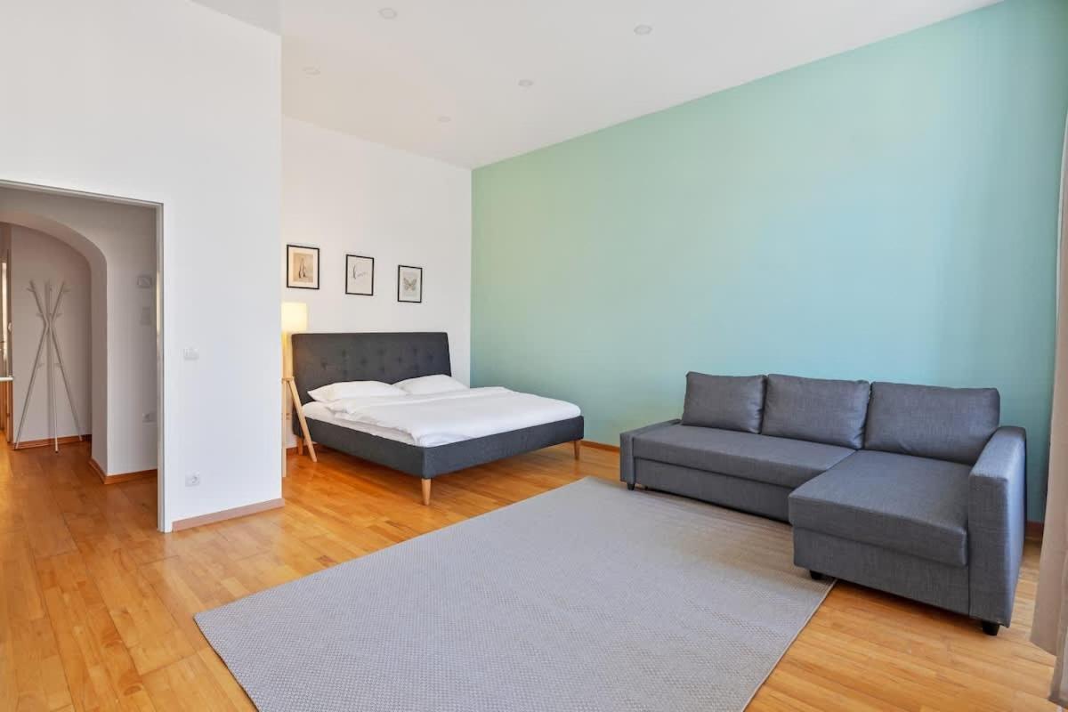 3 Bedrooms I 110 Square Meter I Walk To Sights Apartment