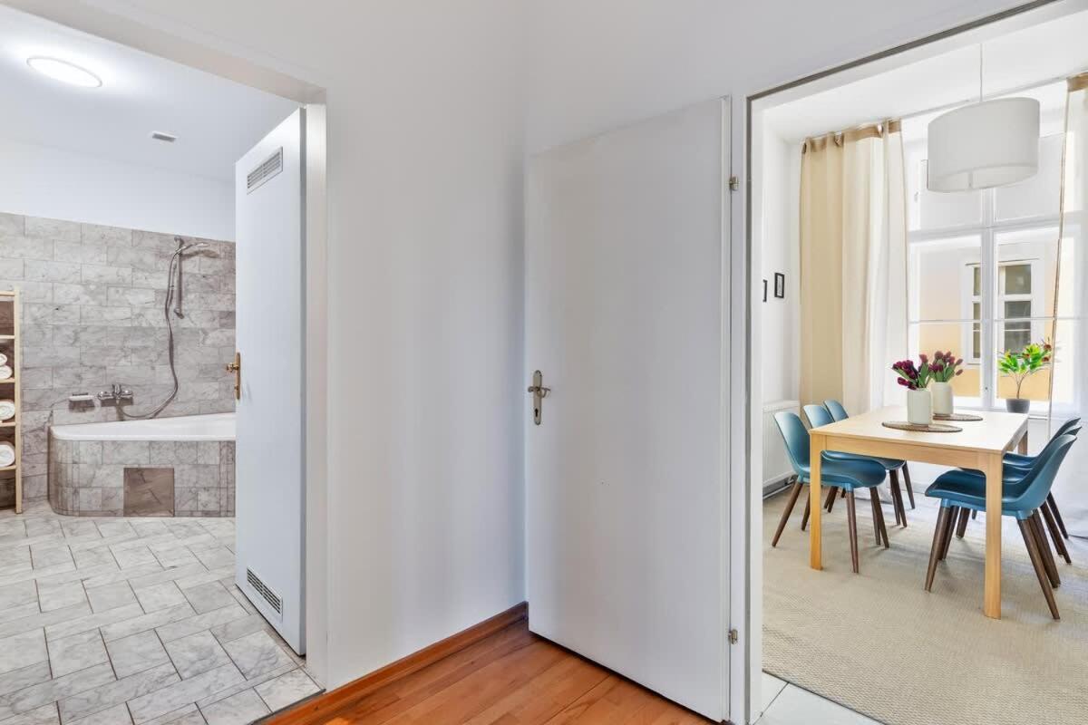 3 Bedrooms I 110 Square Meter I Walk To Sights *