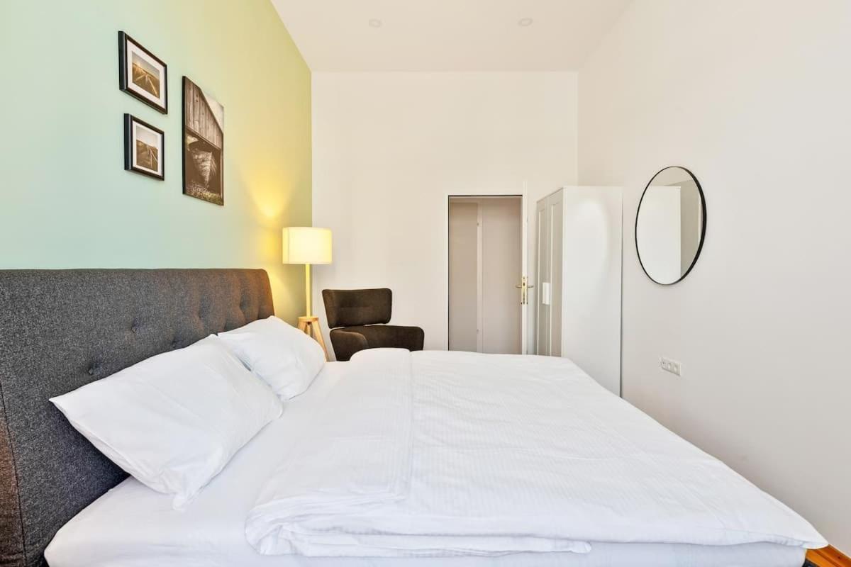 3 Bedrooms I 110 Square Meter I Walk To Sights Apartment