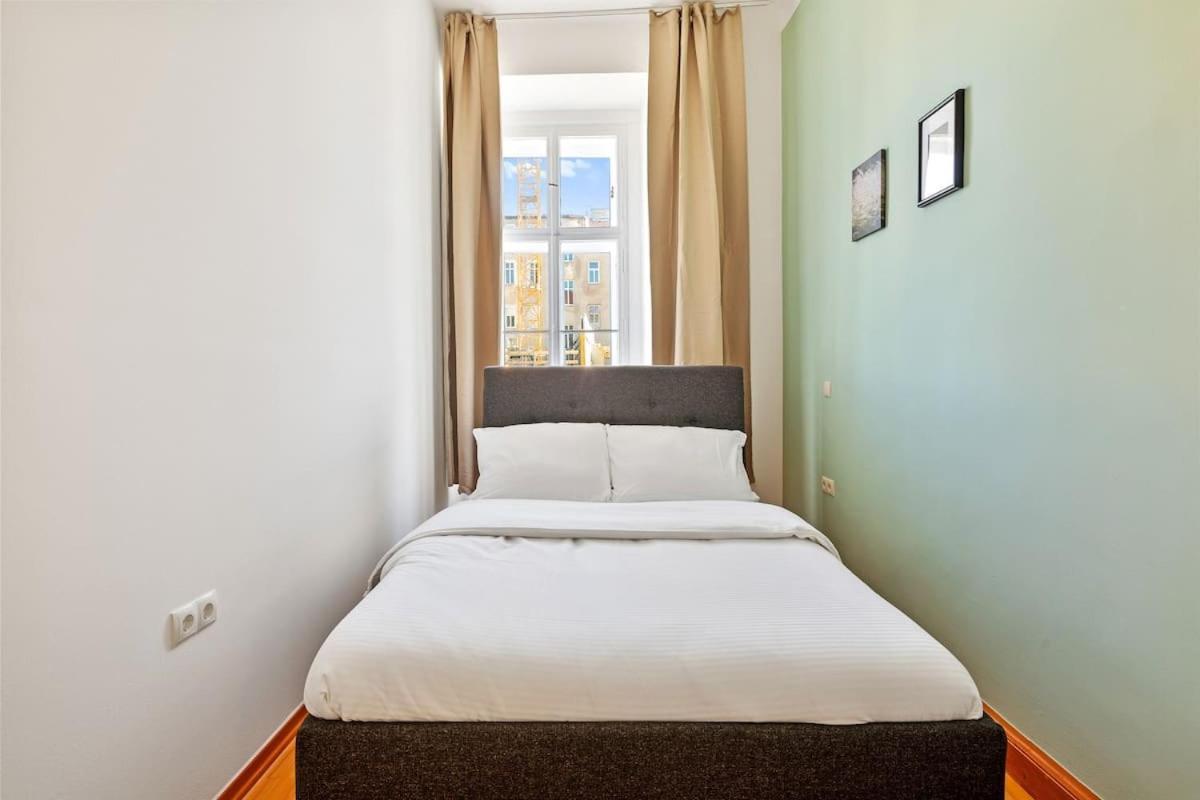 3 Bedrooms I 110 Square Meter I Walk To Sights Apartment Wien