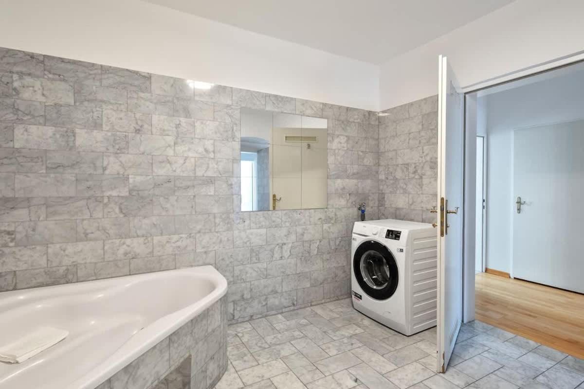 3 Bedrooms I 110 Square Meter I Walk To Sights *