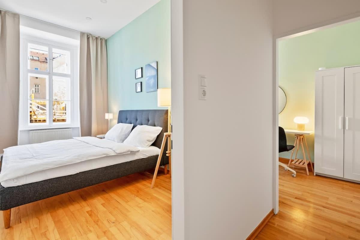 Apartment 3 Bedrooms I 110 Square Meter I Walk To Sights *